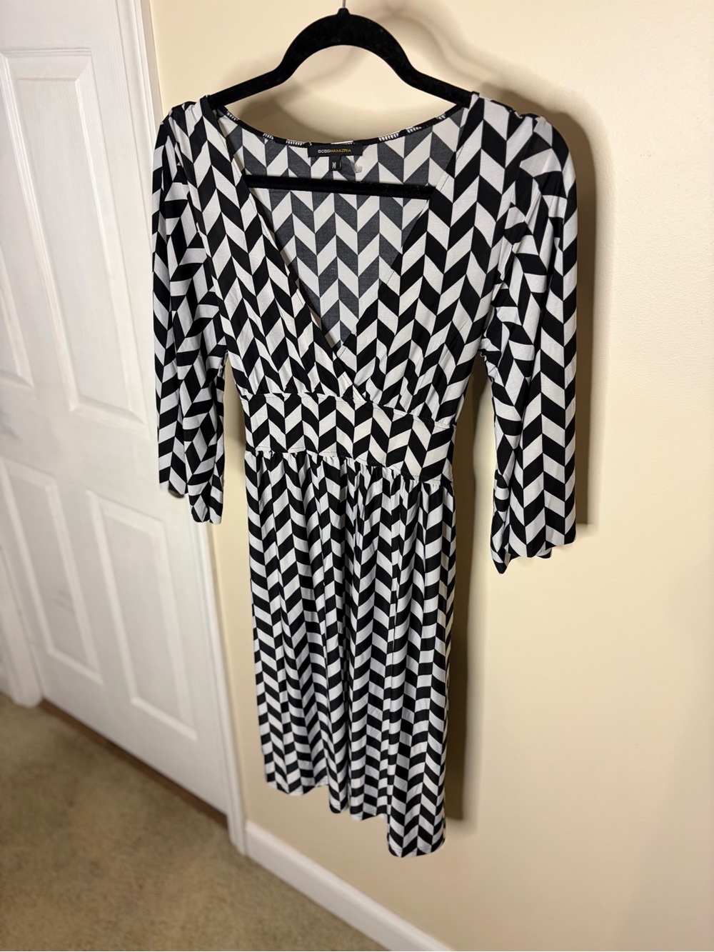 BCBGMaxAzria Black & White Chevron V-Neck Long Sleeve Dress #1126